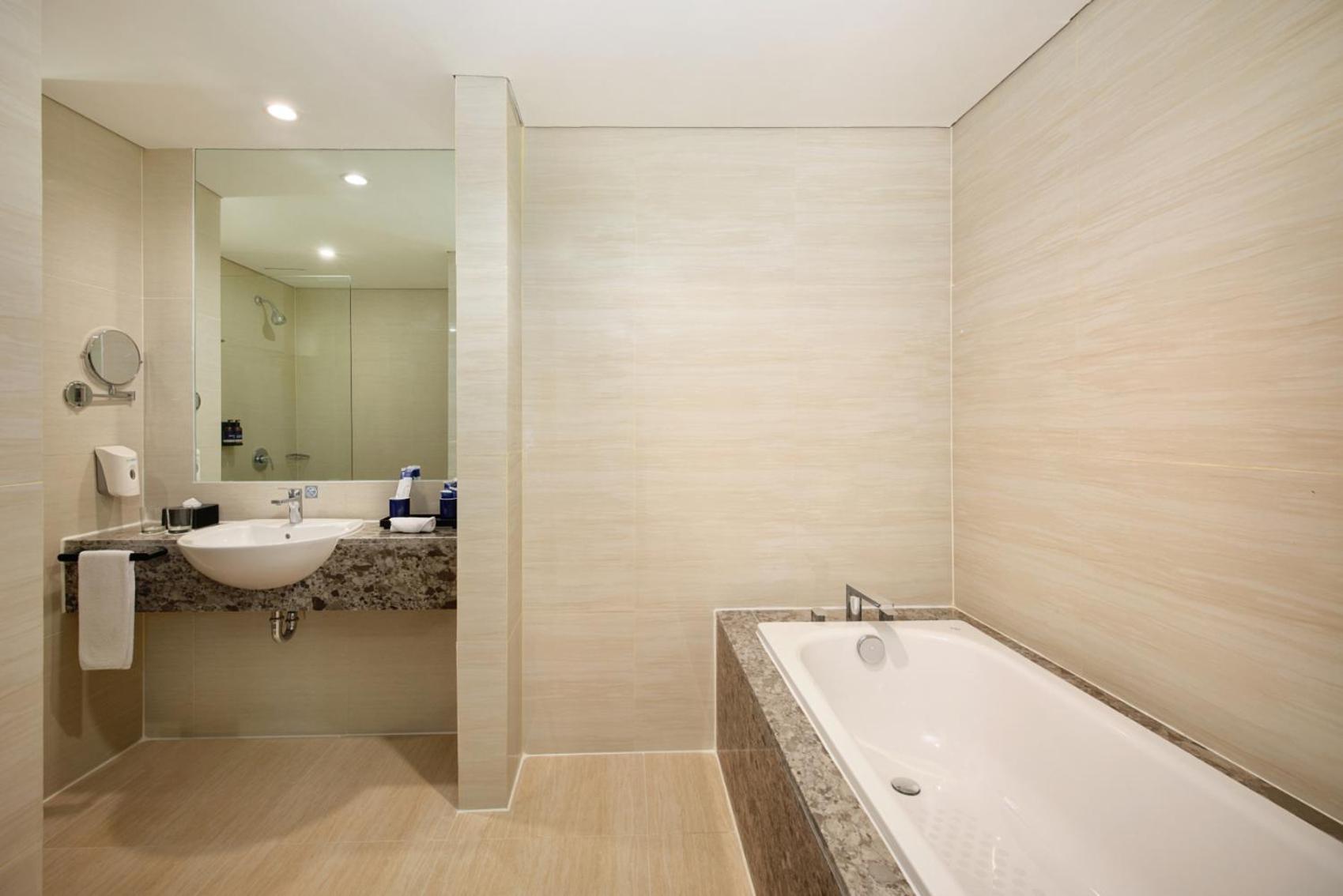 Aston Inn Pantai Losari Makassar Kültér fotó